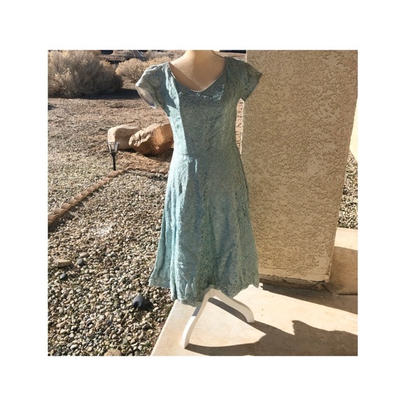 Dresses & Skirts - $8 Vintage Lace dress size med. $8 if bundled